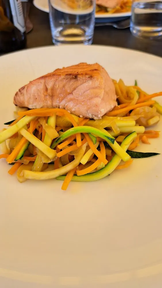 Pavé de Saumon Label Rouge Laqué À la Sauce Soja Et Miel de Lavande