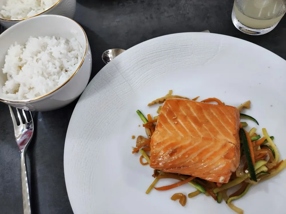 Plat Saumon d' Ecosse Label Rouge Laqué À la Sauce Soja Et Au Miel de Lavande